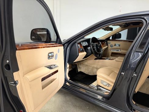 Used 2011 Rolls-Royce Ghost RWD image 14