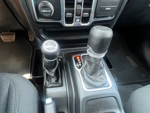 Used 2020 Jeep Wrangler Unlimited Sport S AWD/4WD image 25
