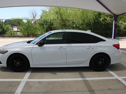 Used 2023 Honda Civic Sport image 2