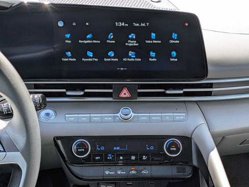 Used 2024 Hyundai Elantra SEL FWD image 21