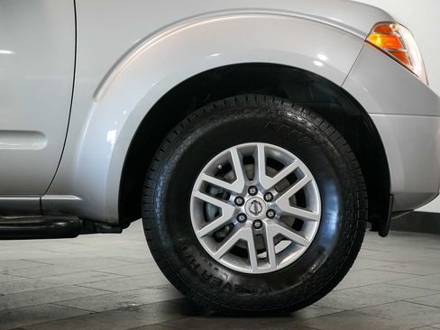 Used 2014 Nissan Frontier SV w/ SV Value Truck Package RWD image 9
