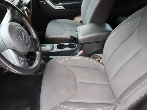 Used 2018 Jeep Wrangler Rubicon w/ Power Convenience Group image 40