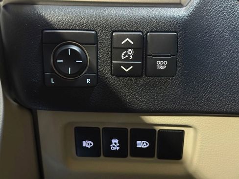 Used 2020 Lexus GX 460 Premium w/ Premium Package image 29