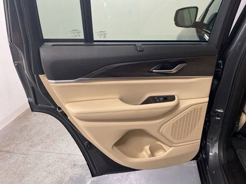 Used 2025 Jeep Grand Cherokee Limited w/ Luxury Tech Group II AWD/4WD image 23