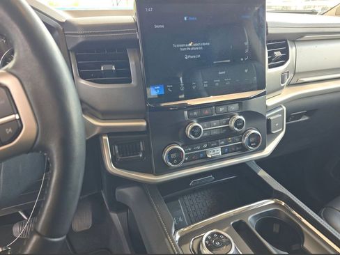 Used 2024 Ford Expedition XLT image 10