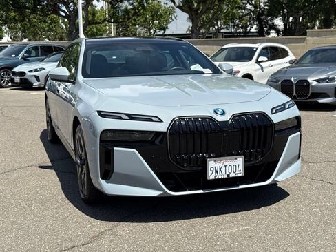 Used 2025 BMW i7 xDrive60 AWD/4WD image 5