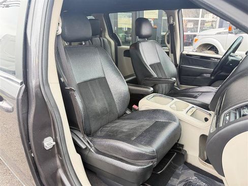 Used 2018 Dodge Grand Caravan SXT FWD image 17