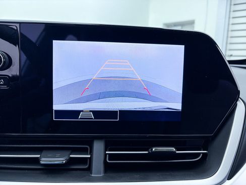 Used 2024 Chevrolet Trax RS w/ Sunroof Package image 5