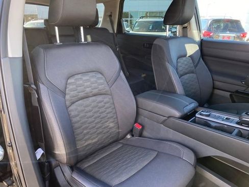 New 2025 Nissan Pathfinder SV image 10