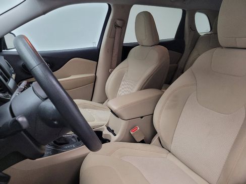 Used 2019 Jeep Cherokee Latitude w/ Popular Appearance Group AWD/4WD image 17