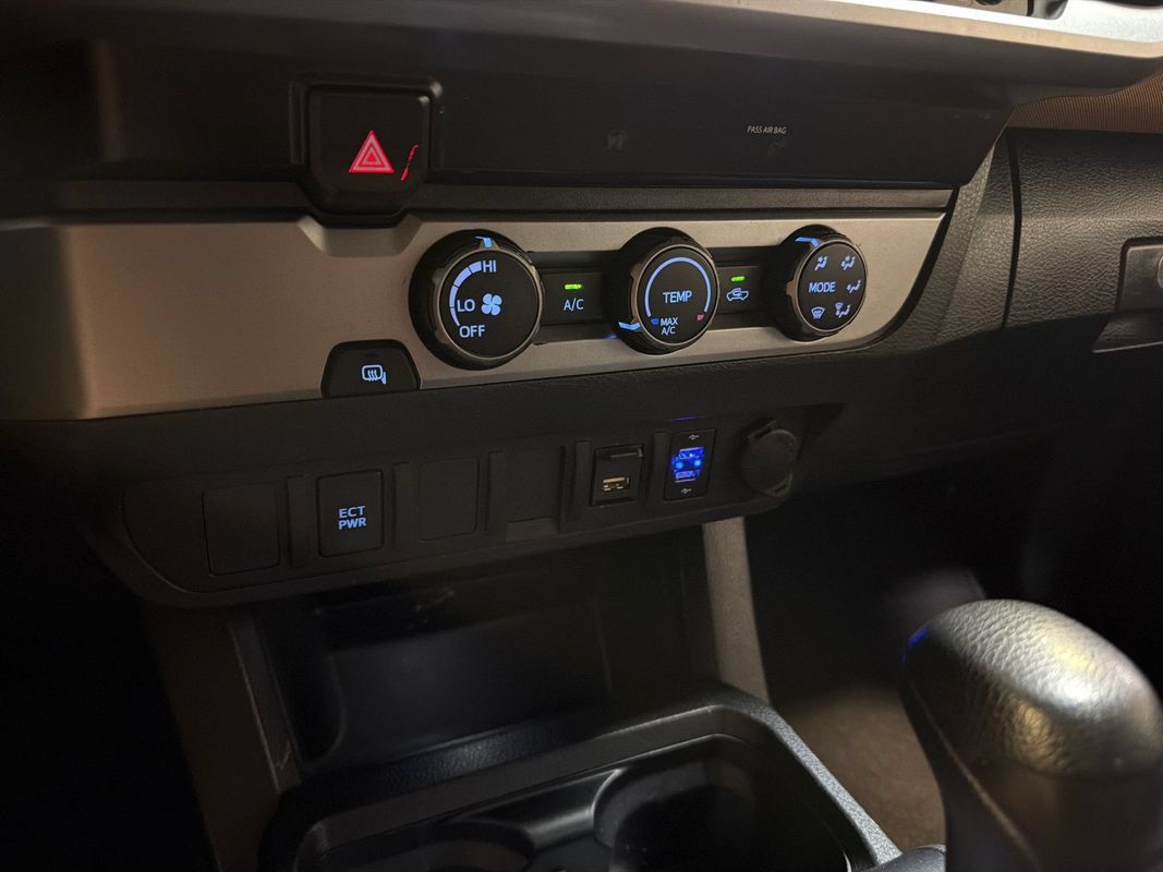 Used 2020 Toyota Tacoma SR5 RWD image 21