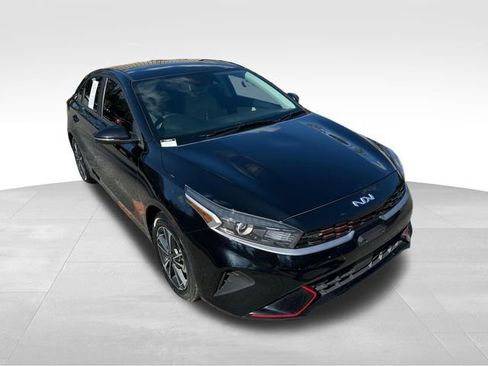 Used 2023 Kia Forte LXS w/ LXS Technology Package FWD image 7