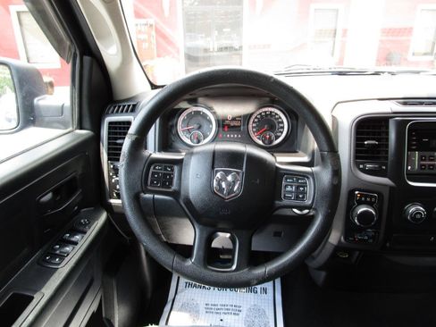 Used 2017 RAM 1500 Express AWD/4WD image 10