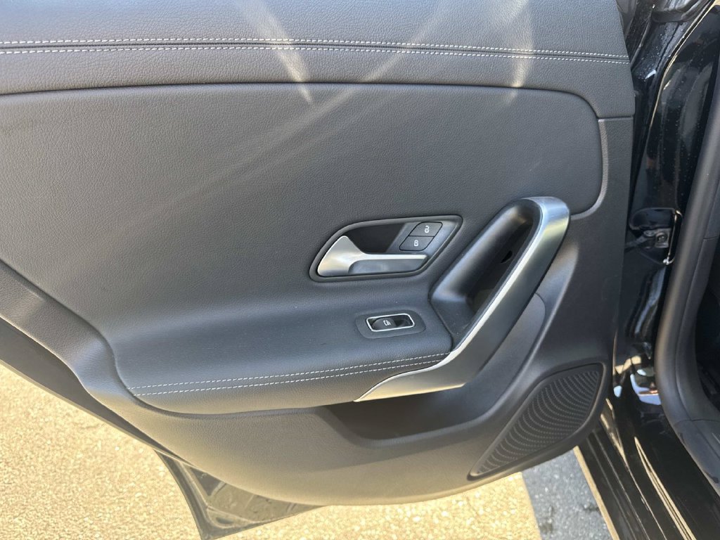 Used 2025 Mercedes-Benz CLA 250 4MATIC image 13