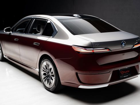 Used 2023 BMW i7 xDrive60 w/ Executive Package 2 image 25