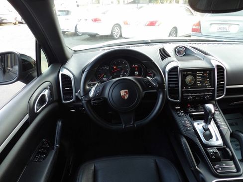 Used 2014 Porsche Cayenne image 5
