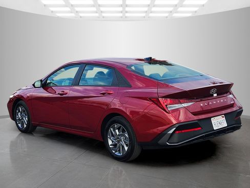 Certified 2025 Hyundai Elantra Blue image 3
