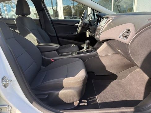 Used 2018 Chevrolet Cruze LT image 34