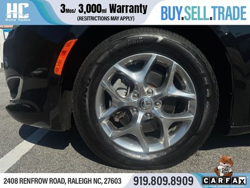 Used 2017 Chrysler Pacifica Limited FWD image 10