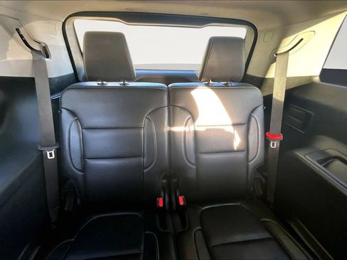 Used 2023 GMC Acadia SLT image 24