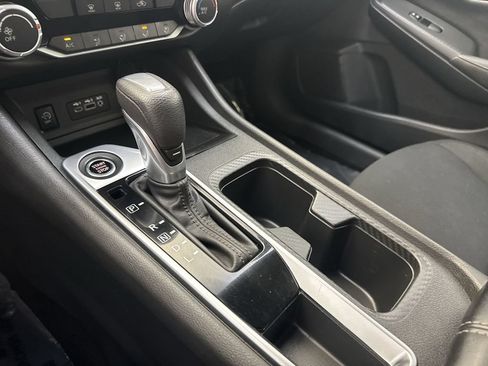 Used 2025 Nissan Sentra SV FWD image 18