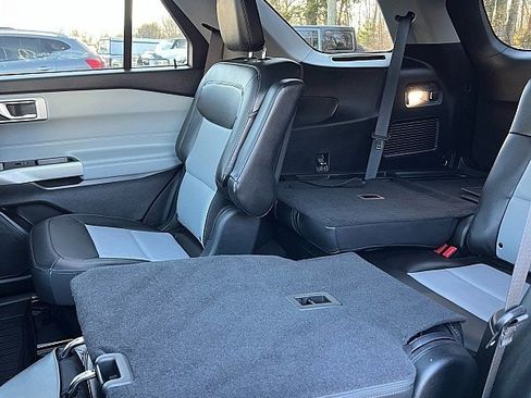 Used 2022 Ford Explorer XLT w/ Equipment Group 202A image 14