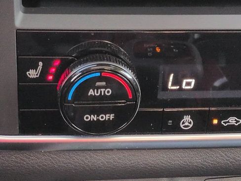 Used 2024 Nissan Rogue SV w/ SV Premium Package FWD image 22