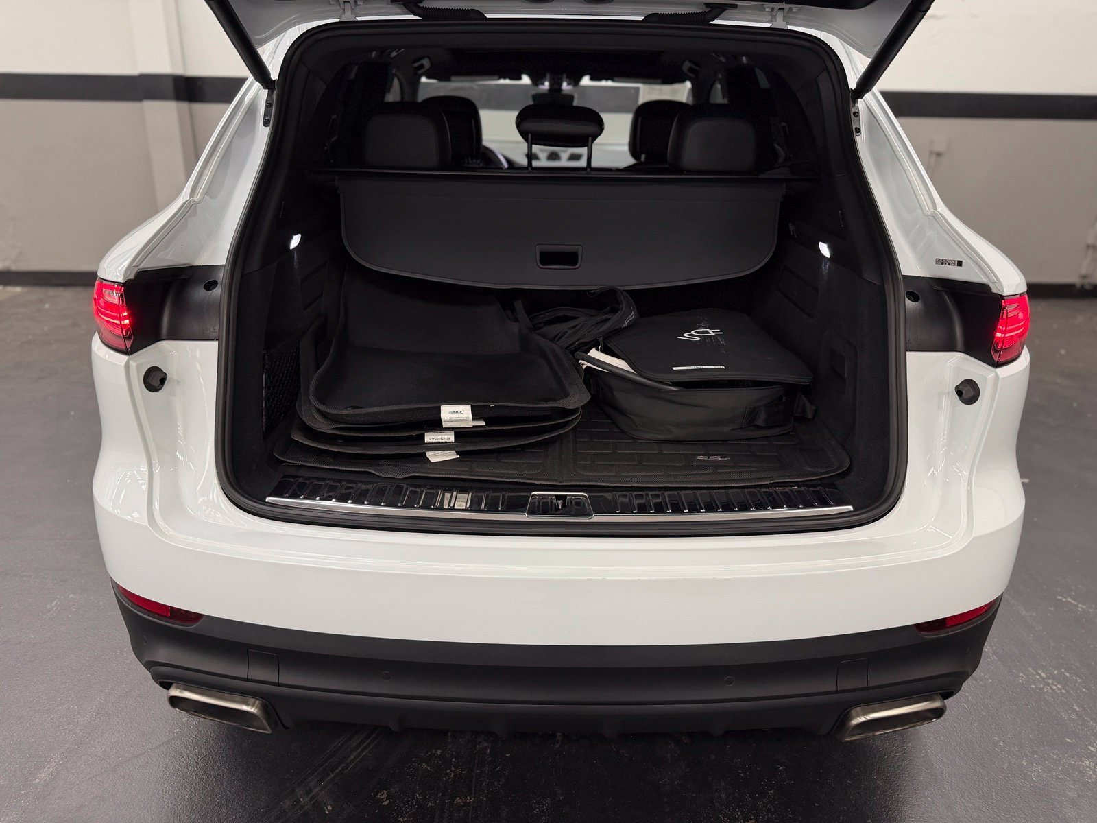 Used 2022 Porsche Cayenne E-Hybrid w/ Premium Package AWD/4WD image 15