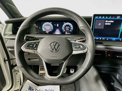 Certified 2025 Volkswagen Tiguan SE R-Line AWD/4WD image 11