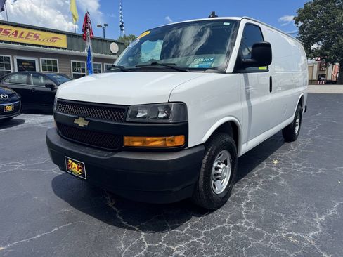 Used 2021 Chevrolet Express 2500 RWD image 3