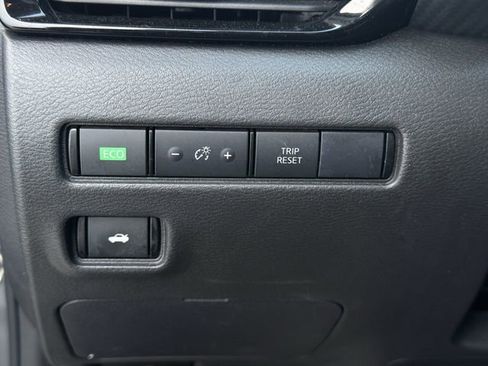 Used 2024 Nissan Sentra SV image 24