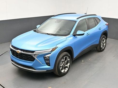 New 2026 Chevrolet Trax LT w/ Driver Confidence Package FWD image 32
