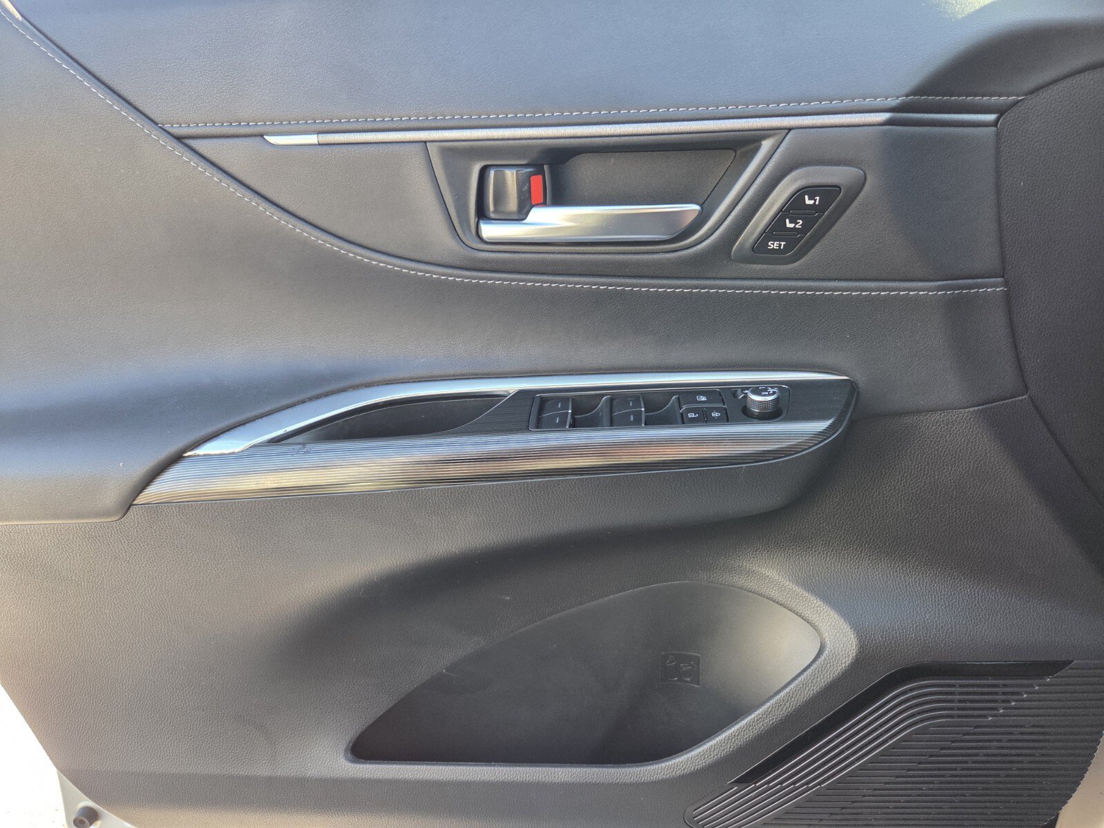 Used 2022 Toyota Venza XLE AWD/4WD image 20