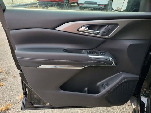 New 2026 Chevrolet Traverse LT image 8