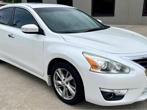 Used 2014 Nissan Altima 2.5 SV w/ Convenience Package FWD image 1
