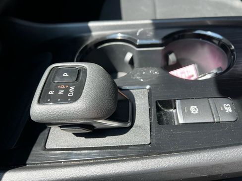 Used 2024 Nissan Rogue S AWD/4WD image 18