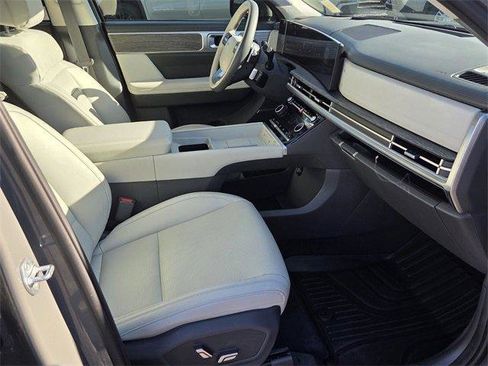 Used 2025 Hyundai Santa Fe Calligraphy image 17