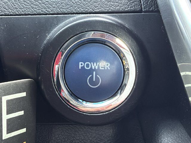 Used 2017 Toyota Camry SE w/ Moonroof Package FWD image 19