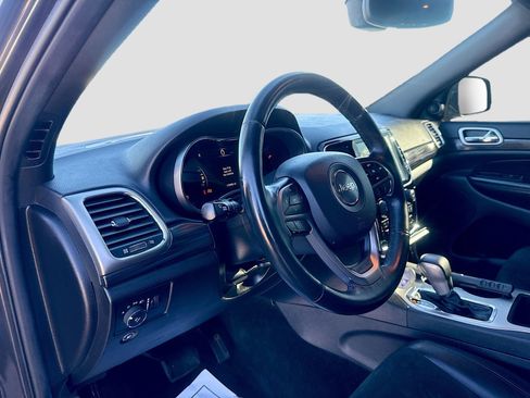 Used 2019 Jeep Grand Cherokee Altitude image 10