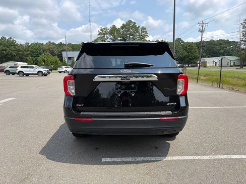 Used 2023 Ford Explorer XLT AWD/4WD image 6