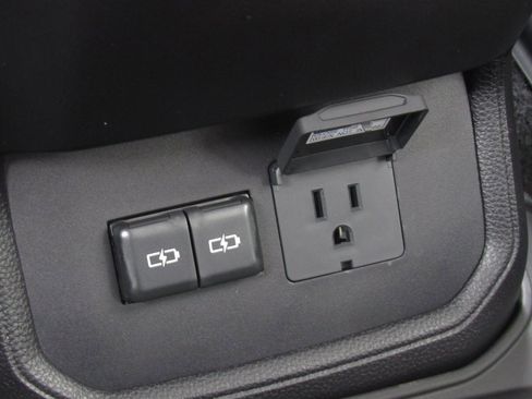 New 2025 Toyota Highlander Platinum image 37