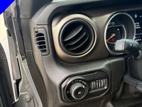 Used 2018 Jeep Wrangler Sport w/ Quick Order Package 24S AWD/4WD image 11