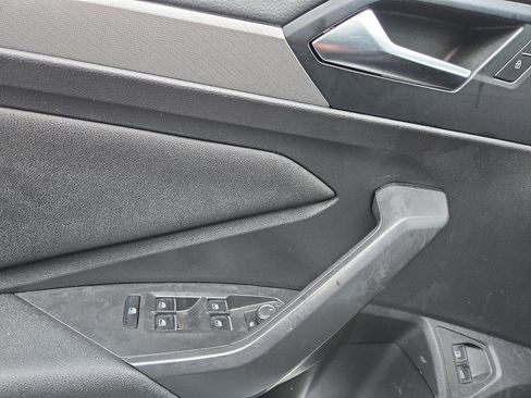 Used 2021 Volkswagen Jetta SE w/ SE Cold Weather Package FWD image 3