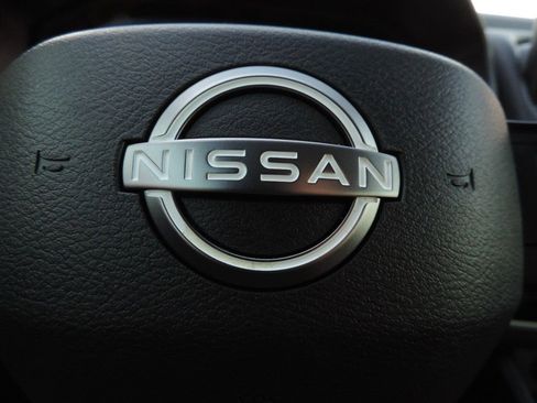 Used 2025 Nissan Rogue SL image 27