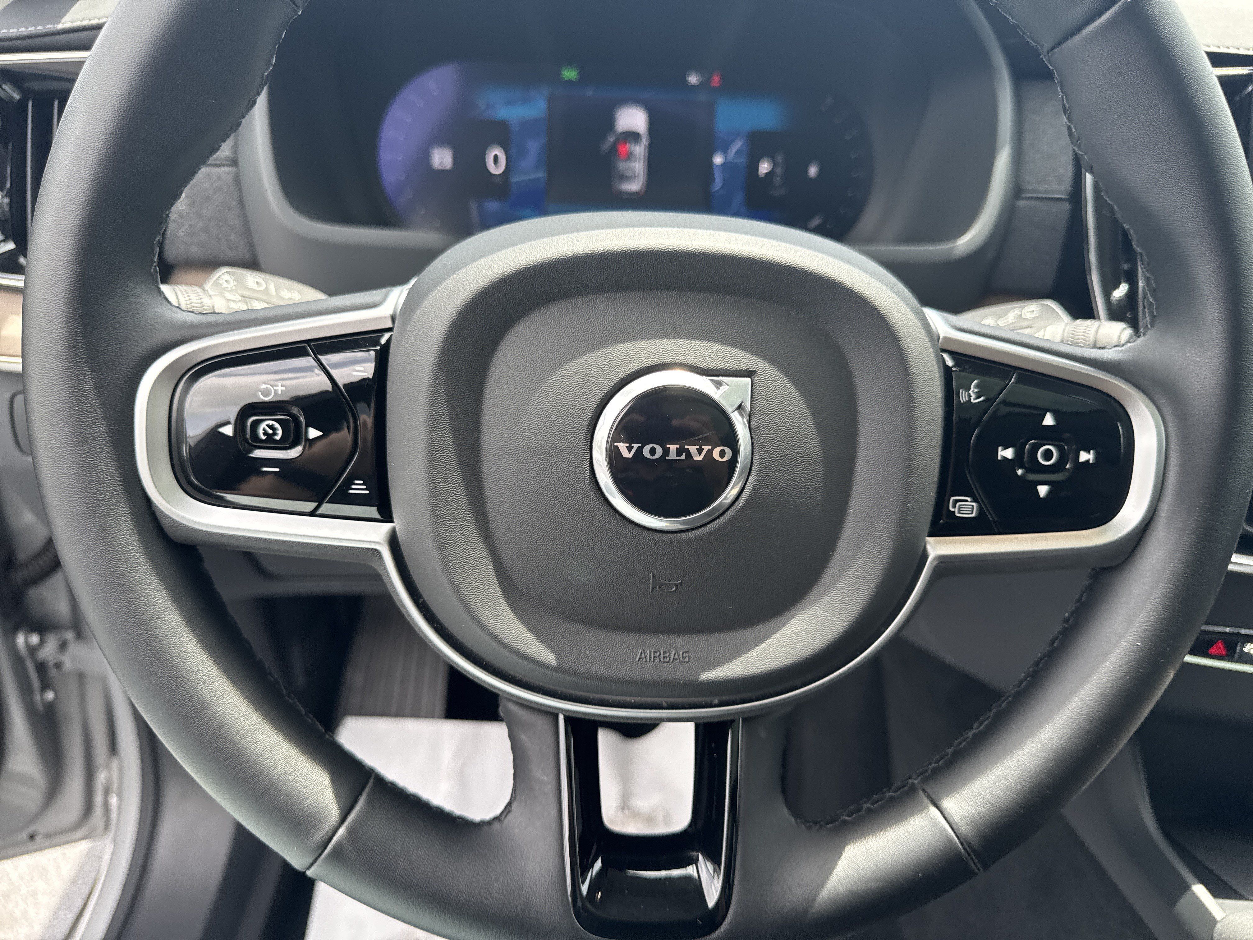 Used 2025 Volvo XC90 B6 Plus AWD/4WD image 18