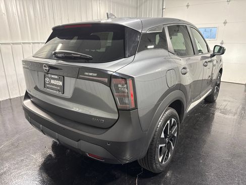 Used 2025 Nissan Kicks SV AWD/4WD image 5