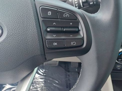 Certified 2025 Hyundai Venue SEL FWD image 28