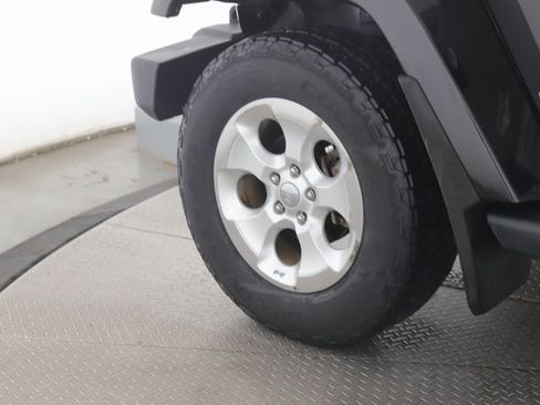 Used 2014 Jeep Wrangler Unlimited Sahara w/ Connectivity Group image 13