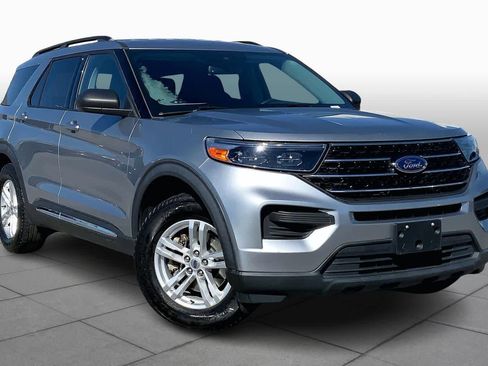 Used 2020 Ford Explorer XLT image 3