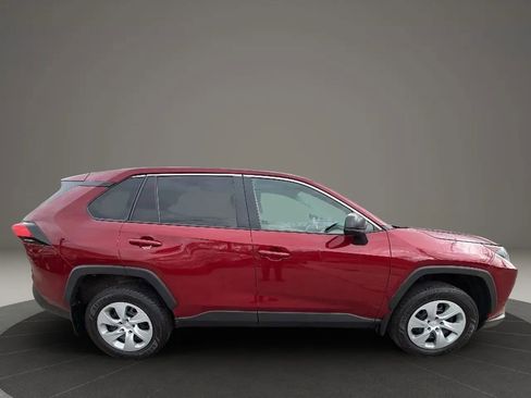 Used 2022 Toyota RAV4 LE AWD/4WD image 4